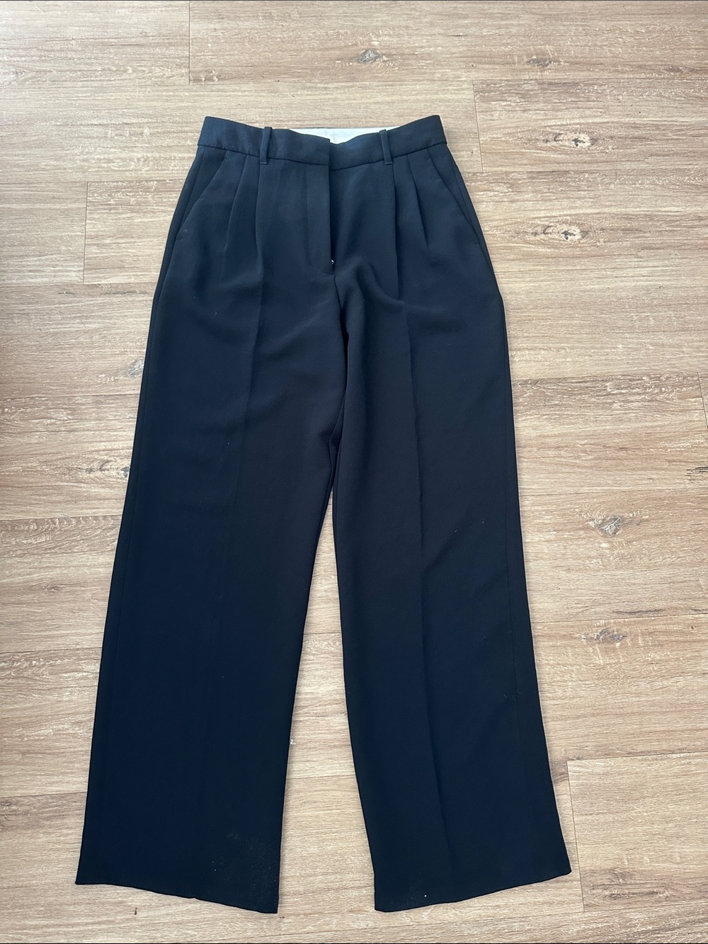 Aritzia Effortless Women's Pants in Black
